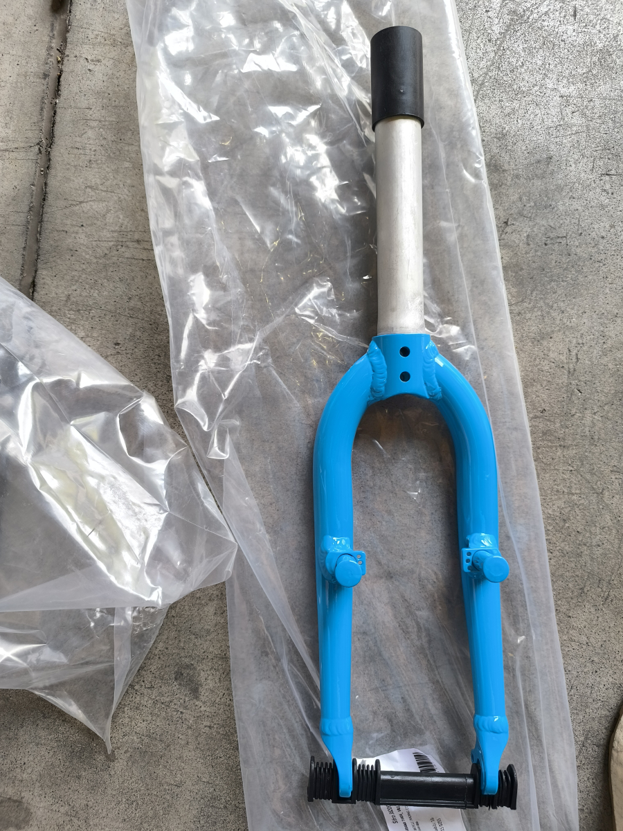 VP.BIC.VILA OFARBANA TVRDA_ VILE 20"MTB 180MM 2027